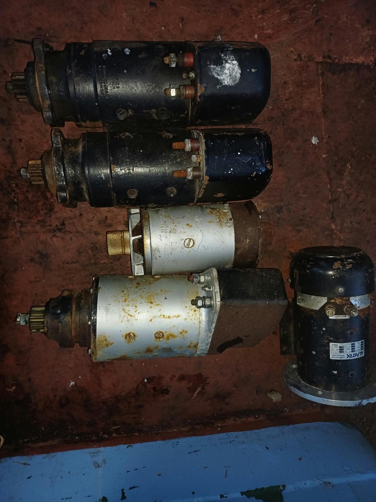 Diverse startmotoren, startmotor, Kromhout, DAF,, Ophalen