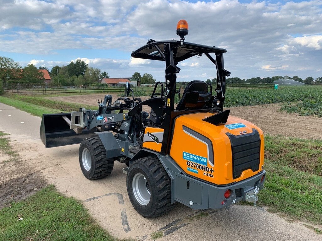 Giant G2700 X-TRA HD+ minishovel DEMO skid banden €695 LEA, Tobroco, Info@tobroco.nl, Sprendlingenstraat 57
5061 KM  Oisterwijk