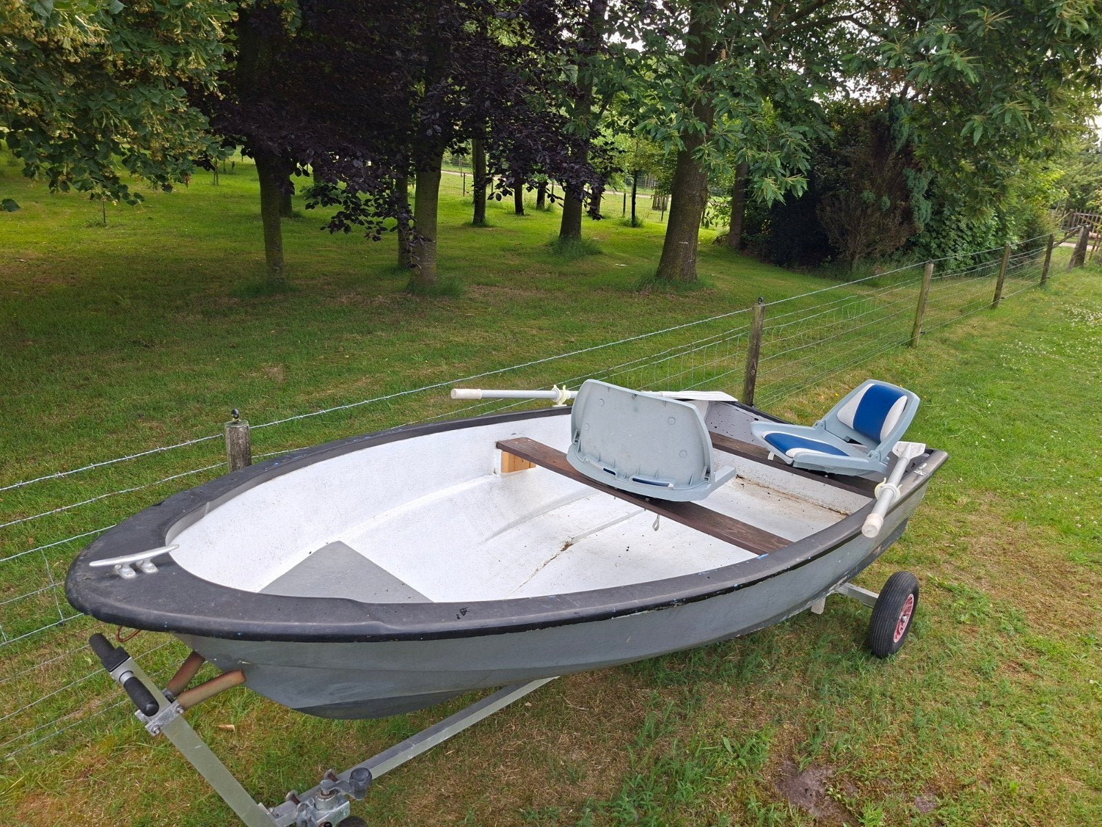Leuke polyester roeiboot / visboot inclusief trailer, roeisp, Ophalen, Gebruikt
