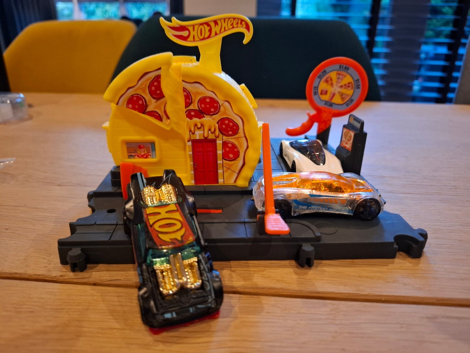 Hot Wheels pizza en tankstation inclusief 5 hotwheels auto's, Ophalen of Verzenden, Gebruikt
