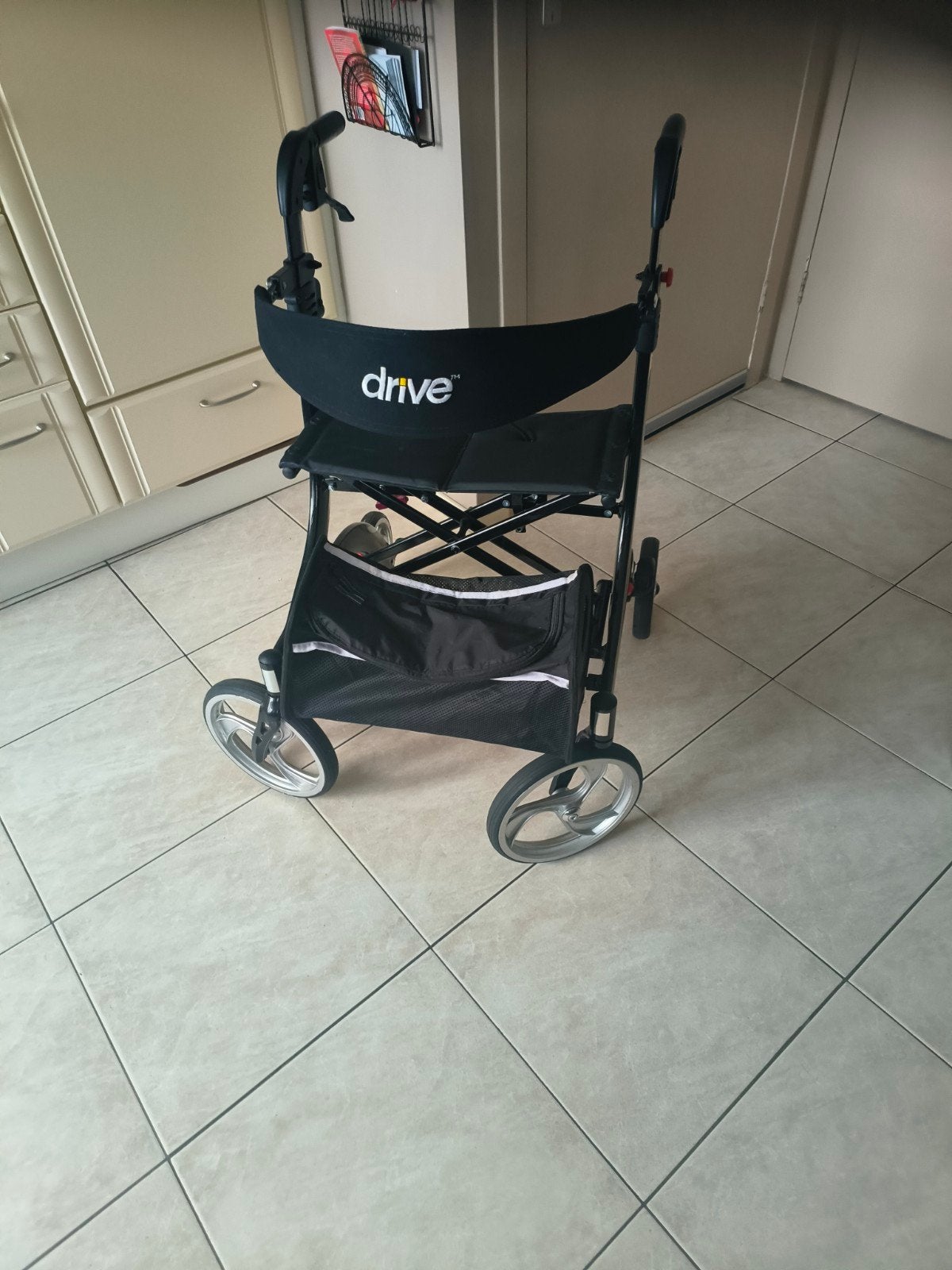 zo goed als nieuwe Nitro drive lichtgewicht rollator 85 euro, Diversen, Ophalen of Verzenden, Lichtgewicht