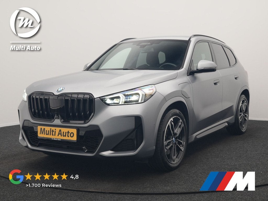 BMW X1 xDrive30e M Sport PHEV Frozen Pure Grey Metallic 326p, Auto's, BMW, Zwart, Plug-in hybride, Bedrijf, Hybride Elektrisch/Benzine
