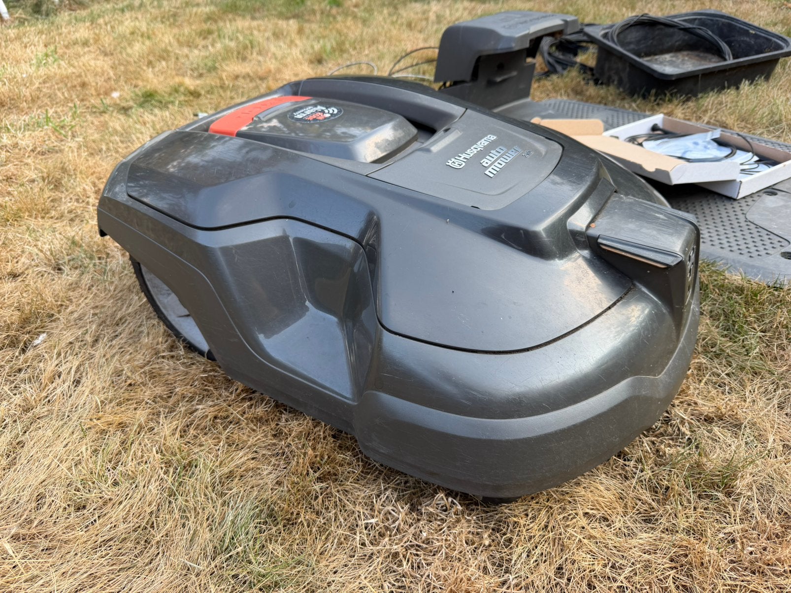 Husqvarna Automower 310 robotmaaier, Tuin en Terras, Robotmaaiers, Ophalen, Gebruikt, 20 tot 25 cm, Bestuurbaar via app