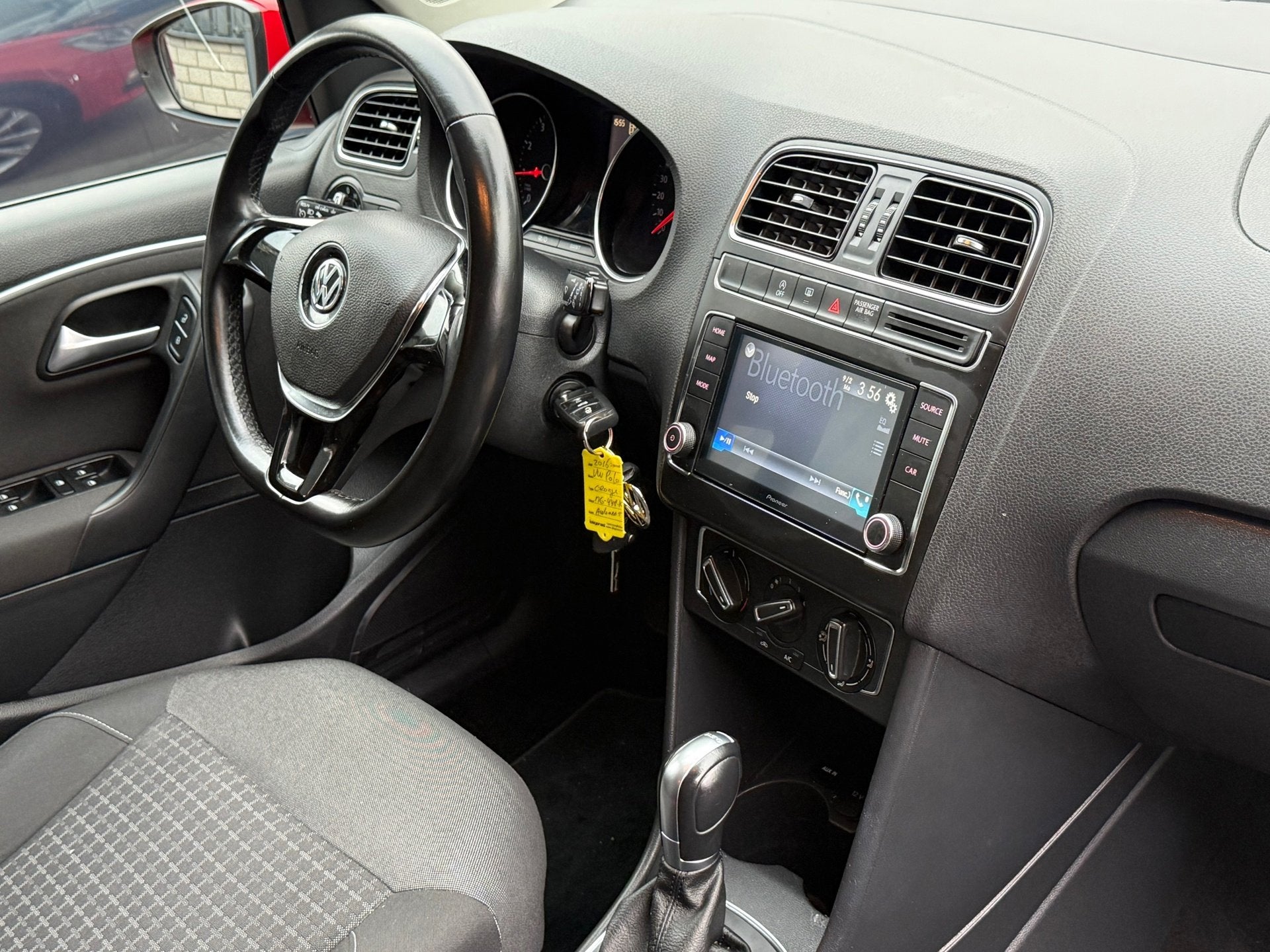 Volkswagen Polo 1.2 TSI Comfortline Connected Series Automaa, Auto's, Stof, Euro 6, 4 cilinders, 1039 kg