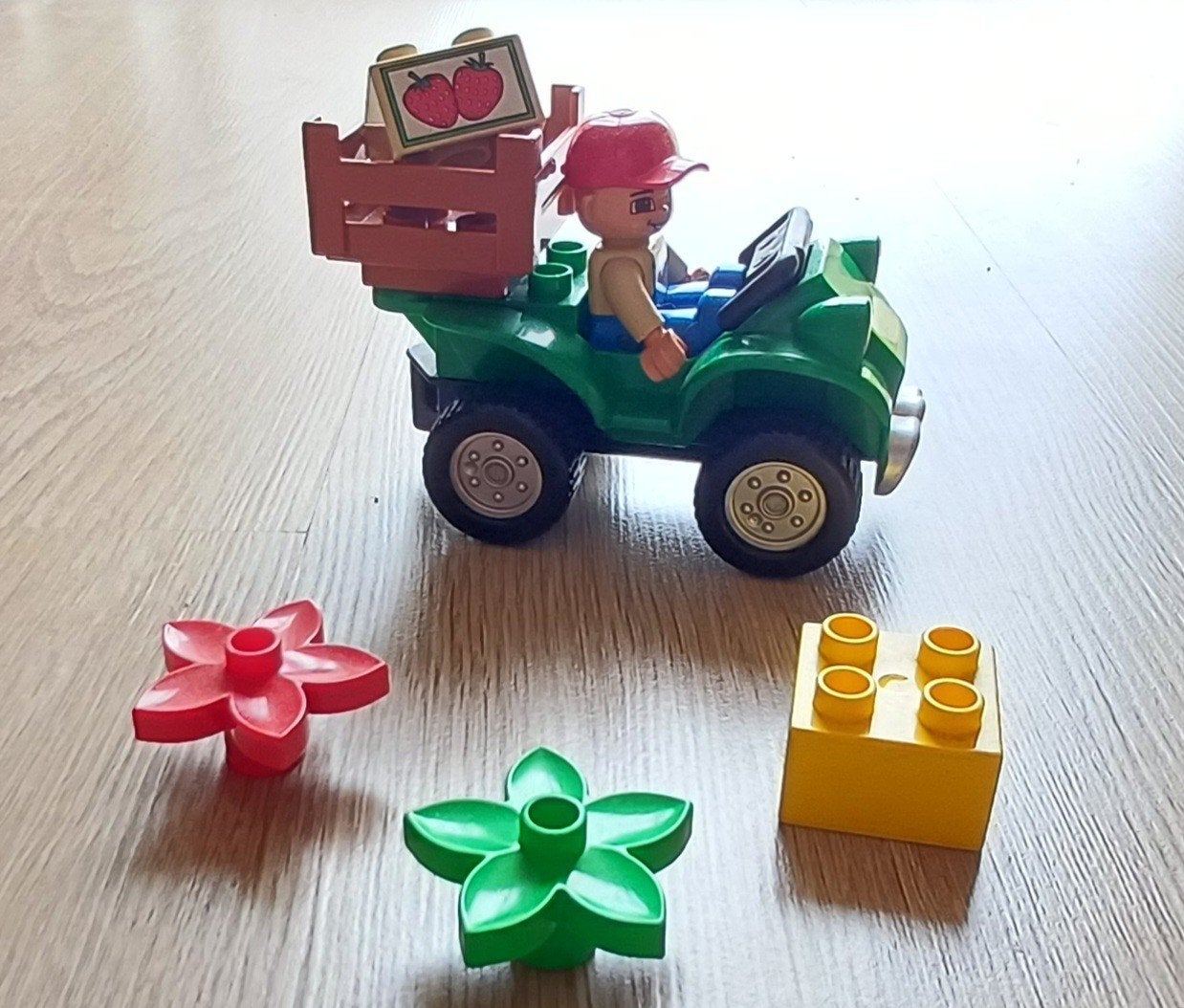 Lego Duplo Boerderij Voertuig met Figuur en Accessoires, Kinderen en Baby's, Speelgoed | Duplo en Lego, Ophalen of Verzenden, Gebruikt