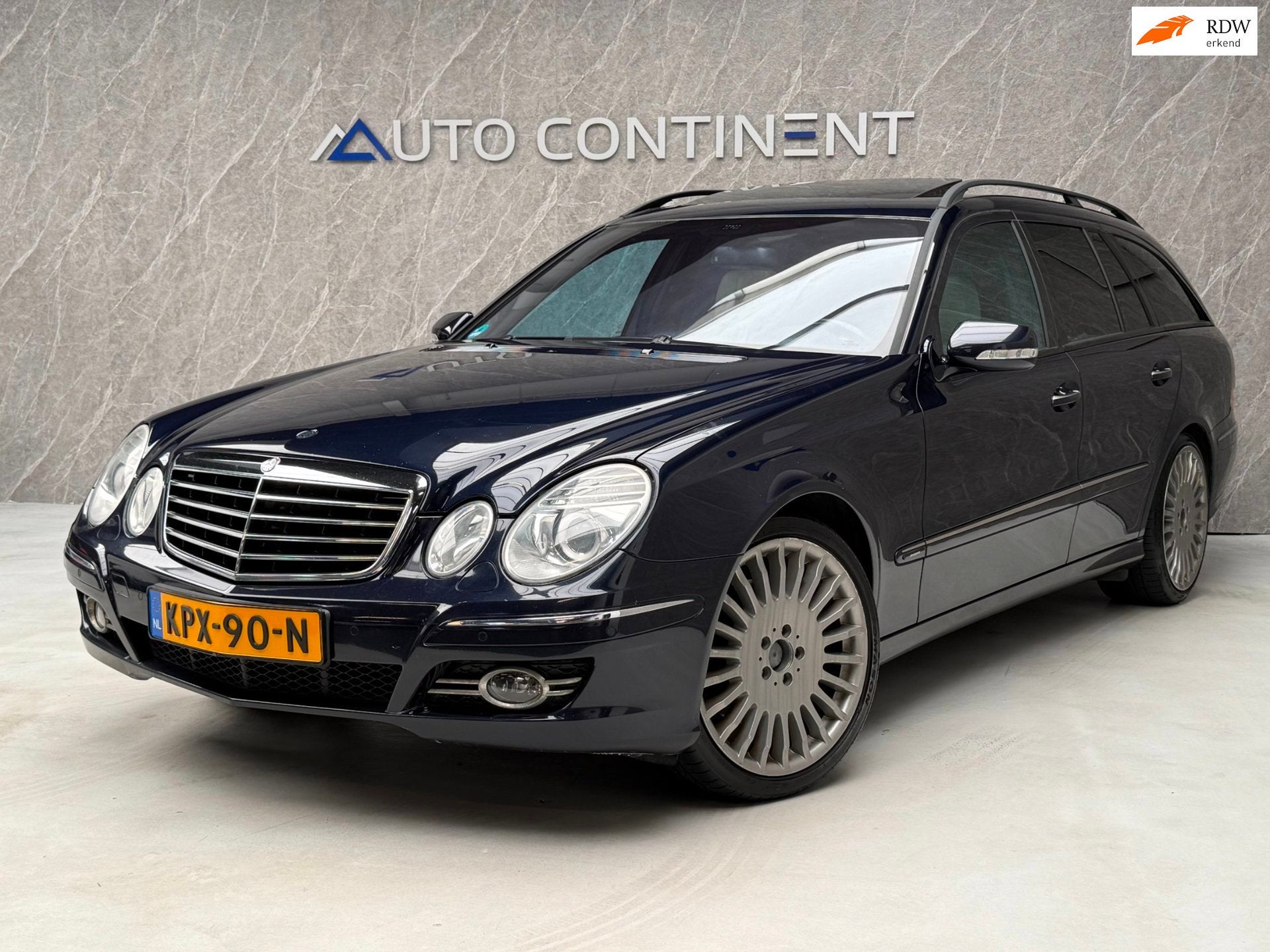 Mercedes-Benz E-klasse Estate 350 CGI 293 PK / Youngtimer /, Auto's, Mercedes-Benz, Automaat, Achterwielaandrijving, Gebruikt