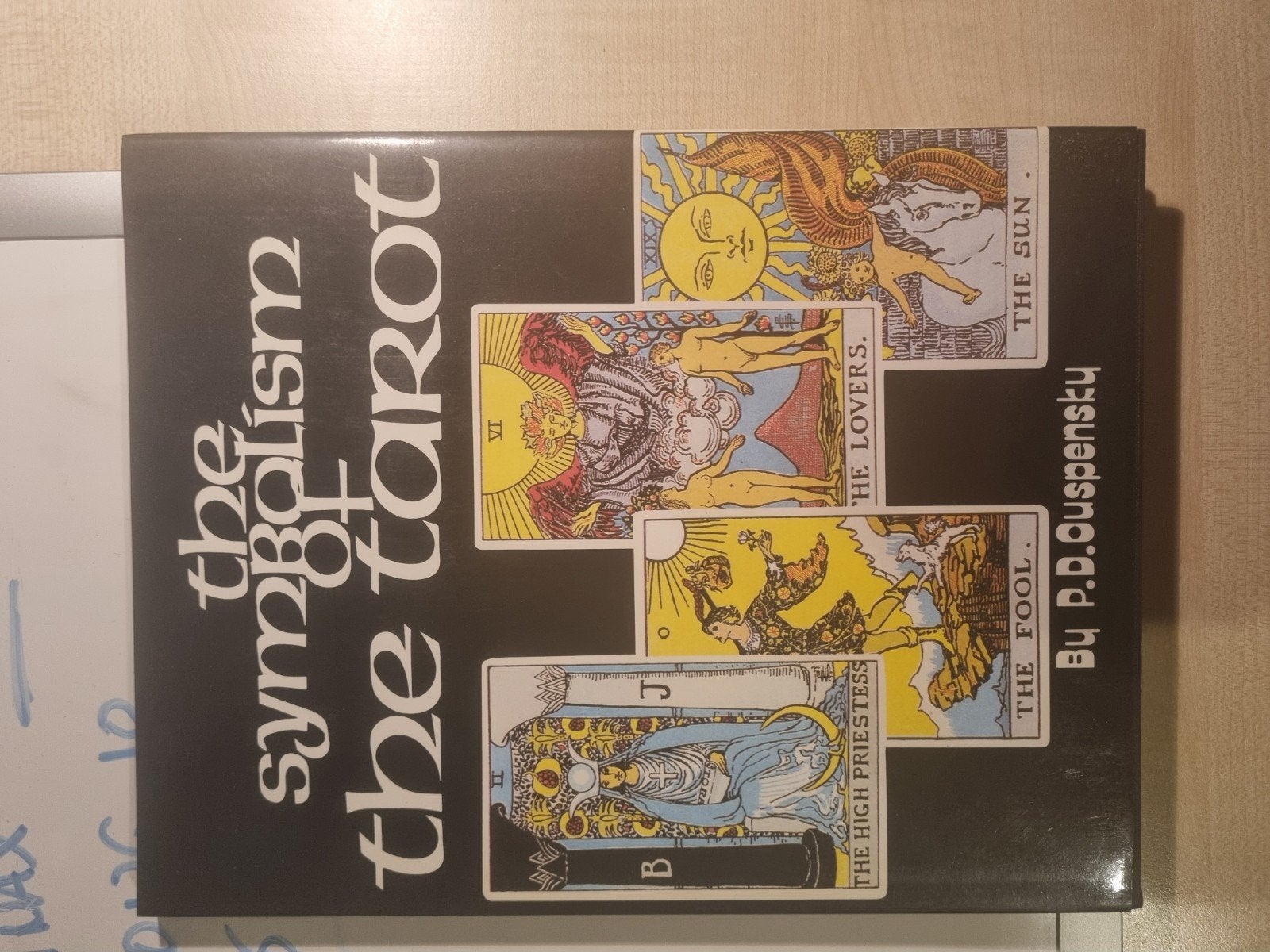 Boek over symboliek achter tarotkaarten, Ophalen of Verzenden