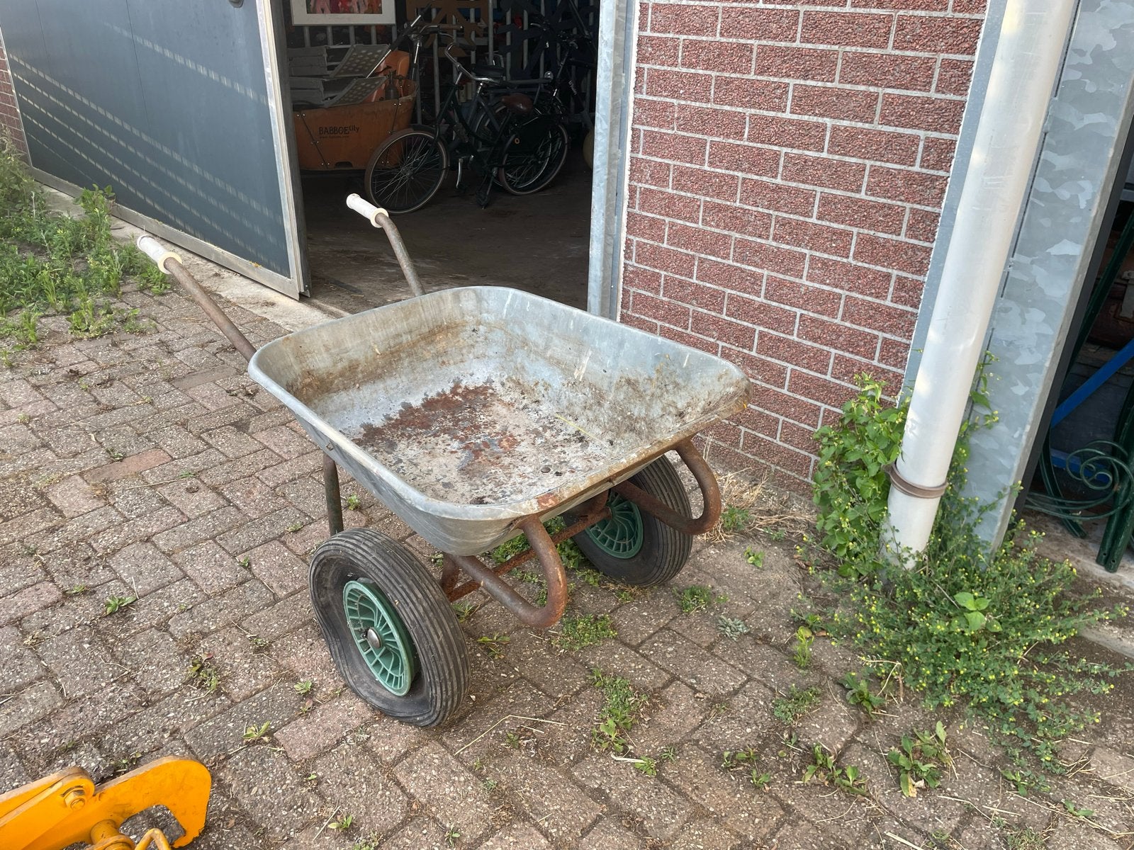 Stevige kruiwagen met twee wielen, Ophalen, Gebruikt