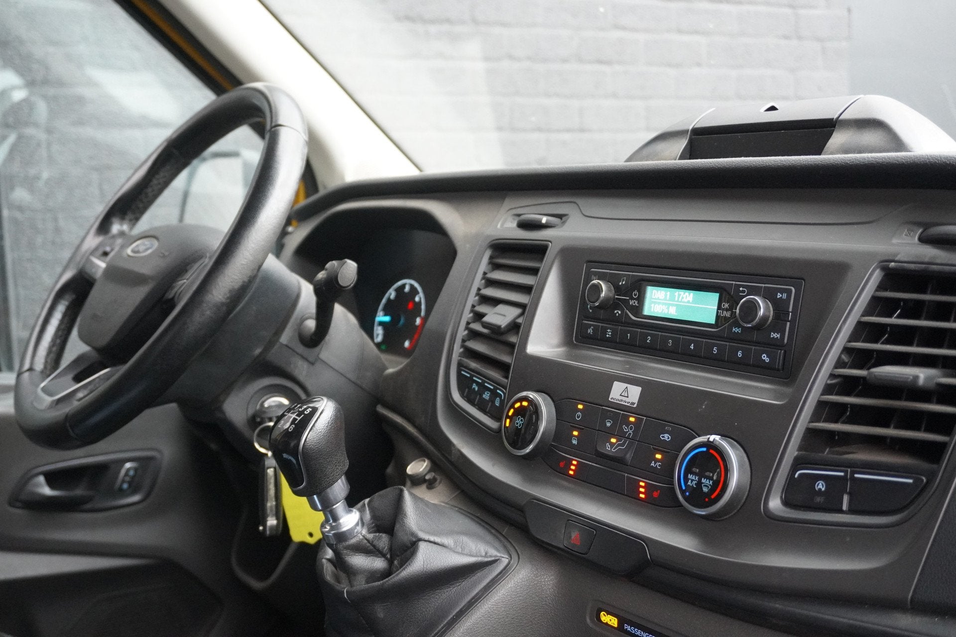Ford Transit 2.0 TDCI 130PK L3H2 EURO 6 - Airco - Navi - PDC, Auto's, Voorwielaandrijving, Bluetooth, 15 km/l, 4 cilinders