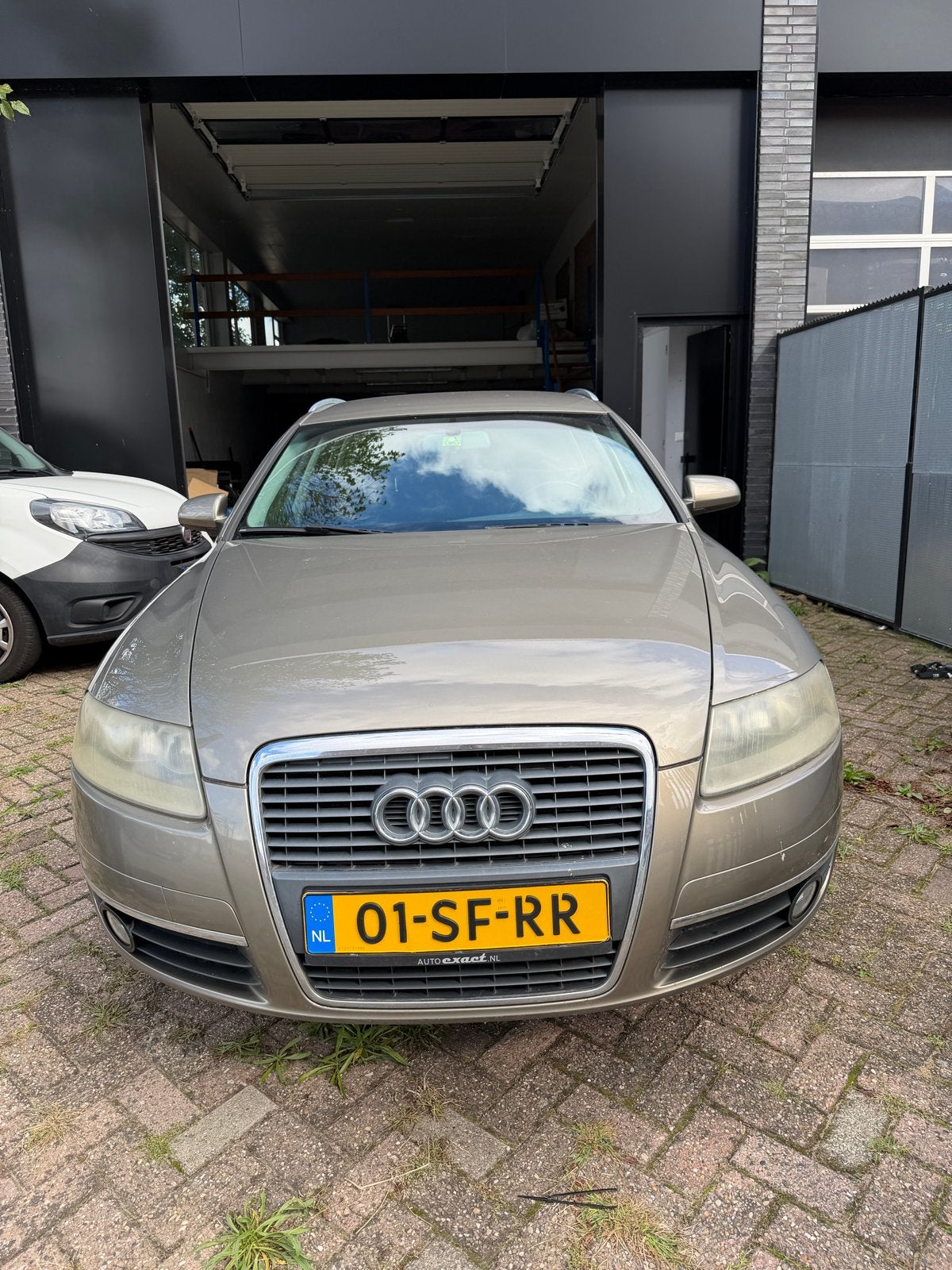 Audi A6 2.4 V6 130KW Avant AUT 2006 Beige LEES TEXT, 1800 kg, Beige, Stationwagon, Particulier