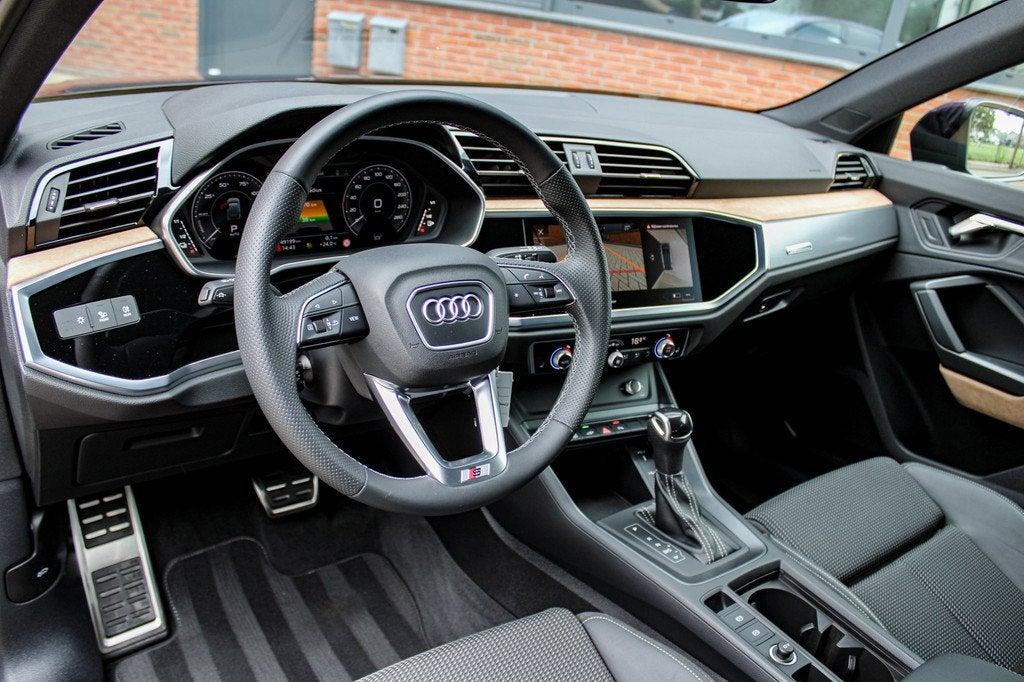 Audi Q3 Sportback 45 TFSI e S edition | Individual Merlin Pu, Auto's, Audi, Gebruikt, Zwart, Leder en Stof, Automatische klimaatregeling