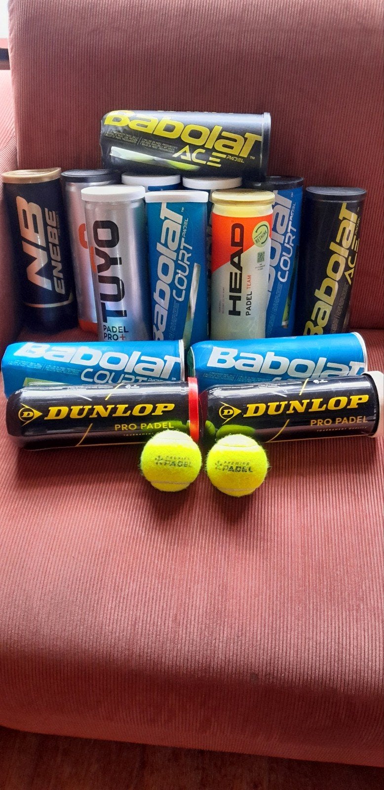 14 kokers Padel €14 ,tennisballen (42 ballen) - 1x gebruikt, Ophalen of Verzenden, Zo goed als nieuw, Padelballen