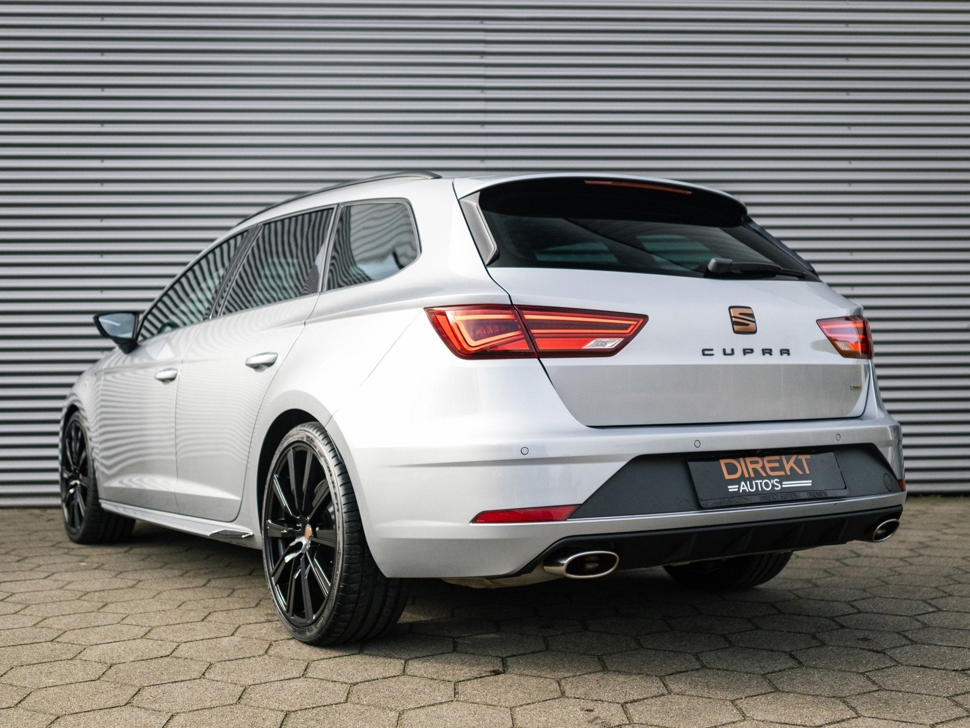 SEAT Leon ST CUPRA 300 4DRIVE PERFORMANCE PANO BREMBO BEATS, Automaat, Gebruikt, Zwart, 4 cilinders