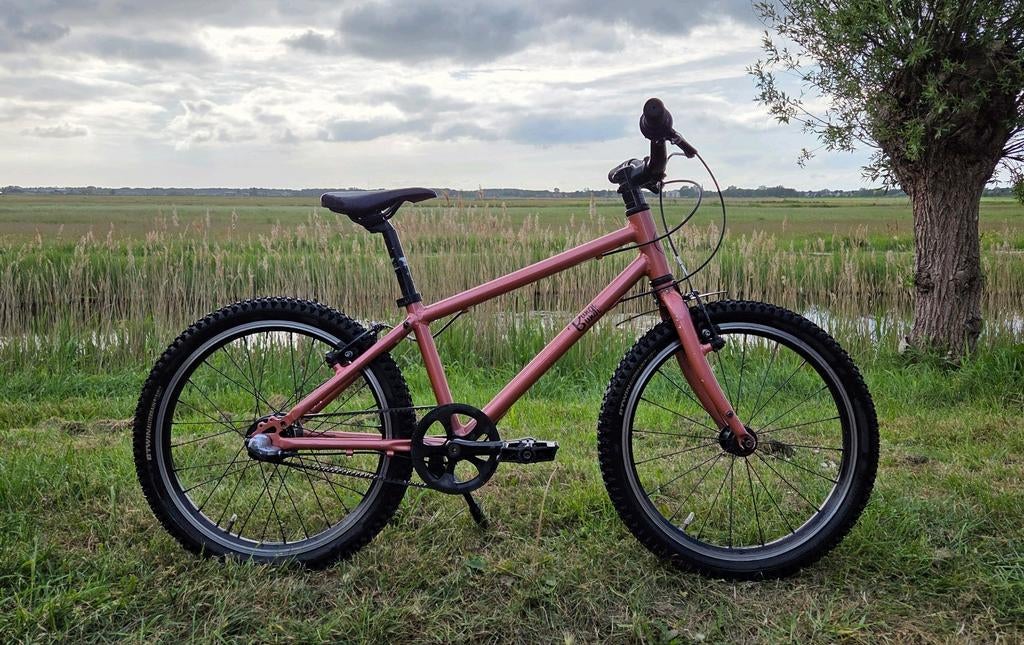 Bungi Bungi Lite 20 superlichte kinderfiets met riem, Ophalen, Velgrem, V-brakes, Aluminium