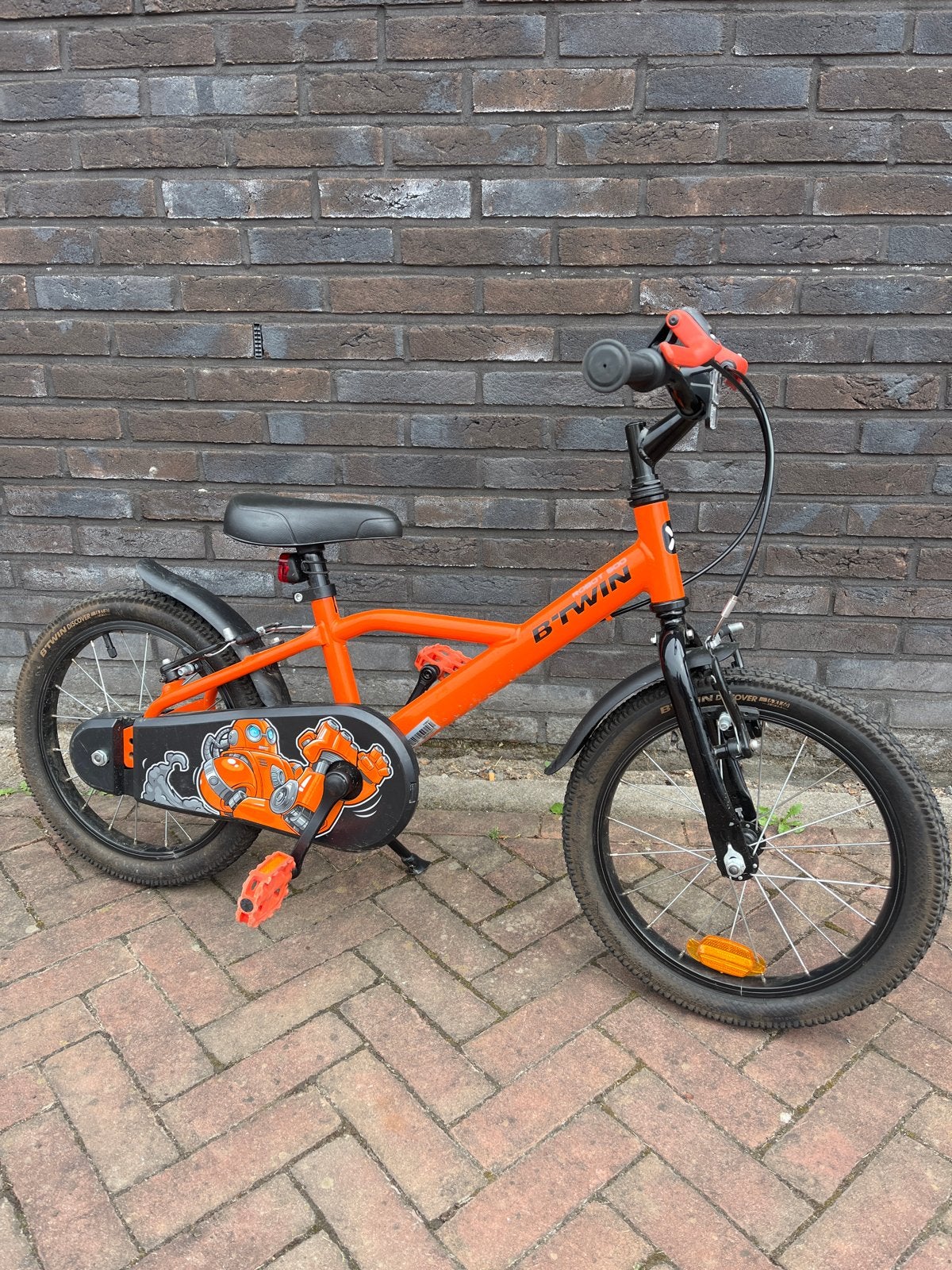 B'Twin kinderfiets 16 inch - Oranje, Fietsen en Brommers, Fietsen | Kinderfietsjes, Ophalen, Gebruikt, Velgrem, 16 tot 20 inch