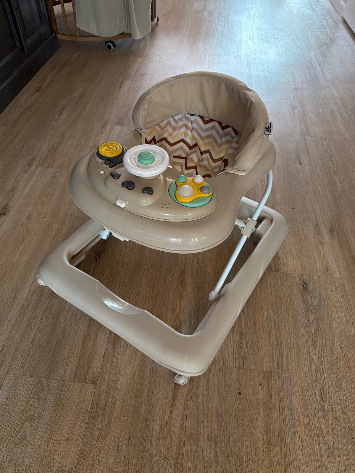 Beige loopstoel met speelblad - Ziet er nog mooi uit!, Ophalen, Gebruikt, Overige typen, Met licht