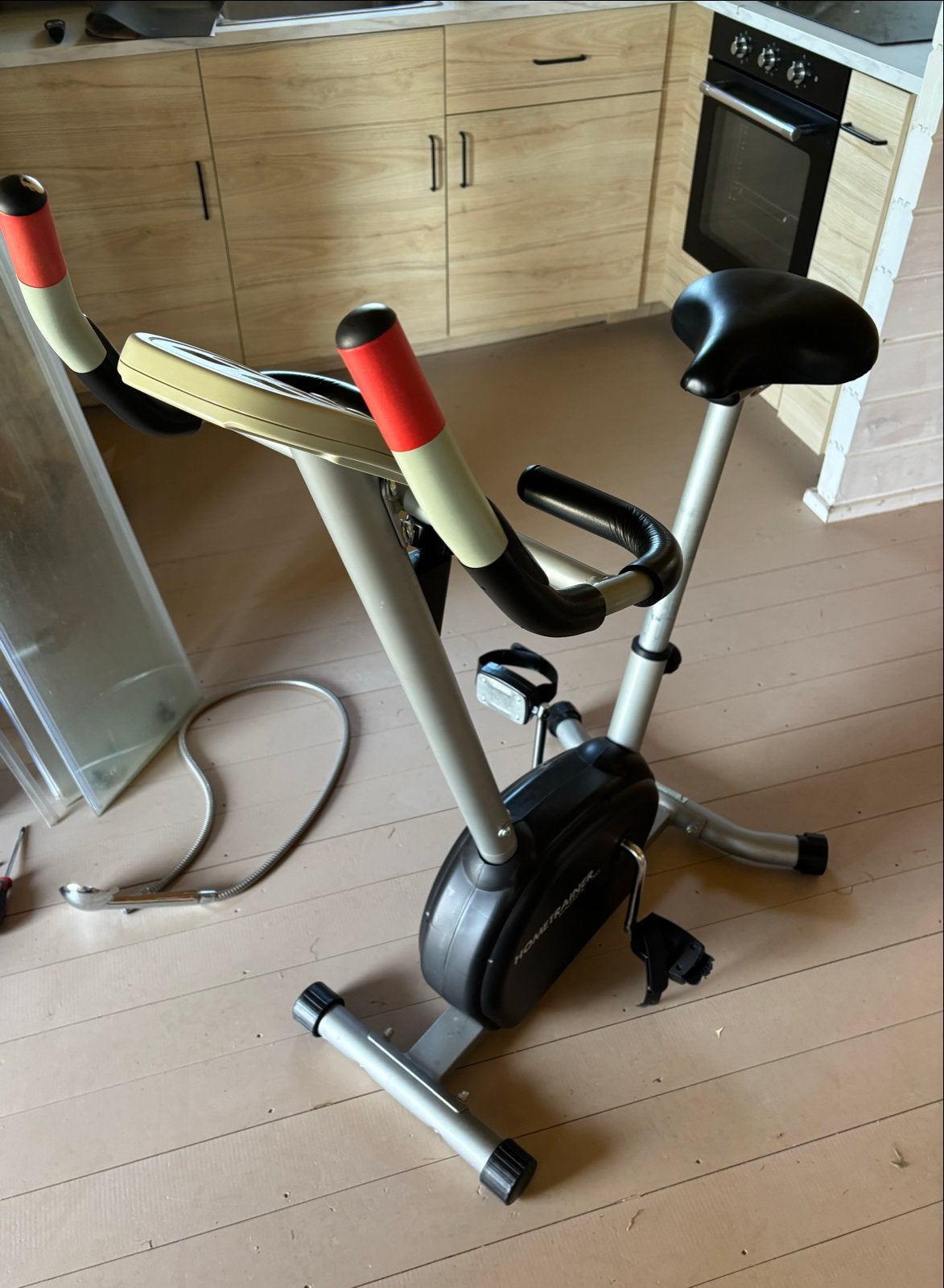 Hometrainer Hema - Ideaal voor thuisworkouts, Ophalen, Gebruikt, Metaal, Benen