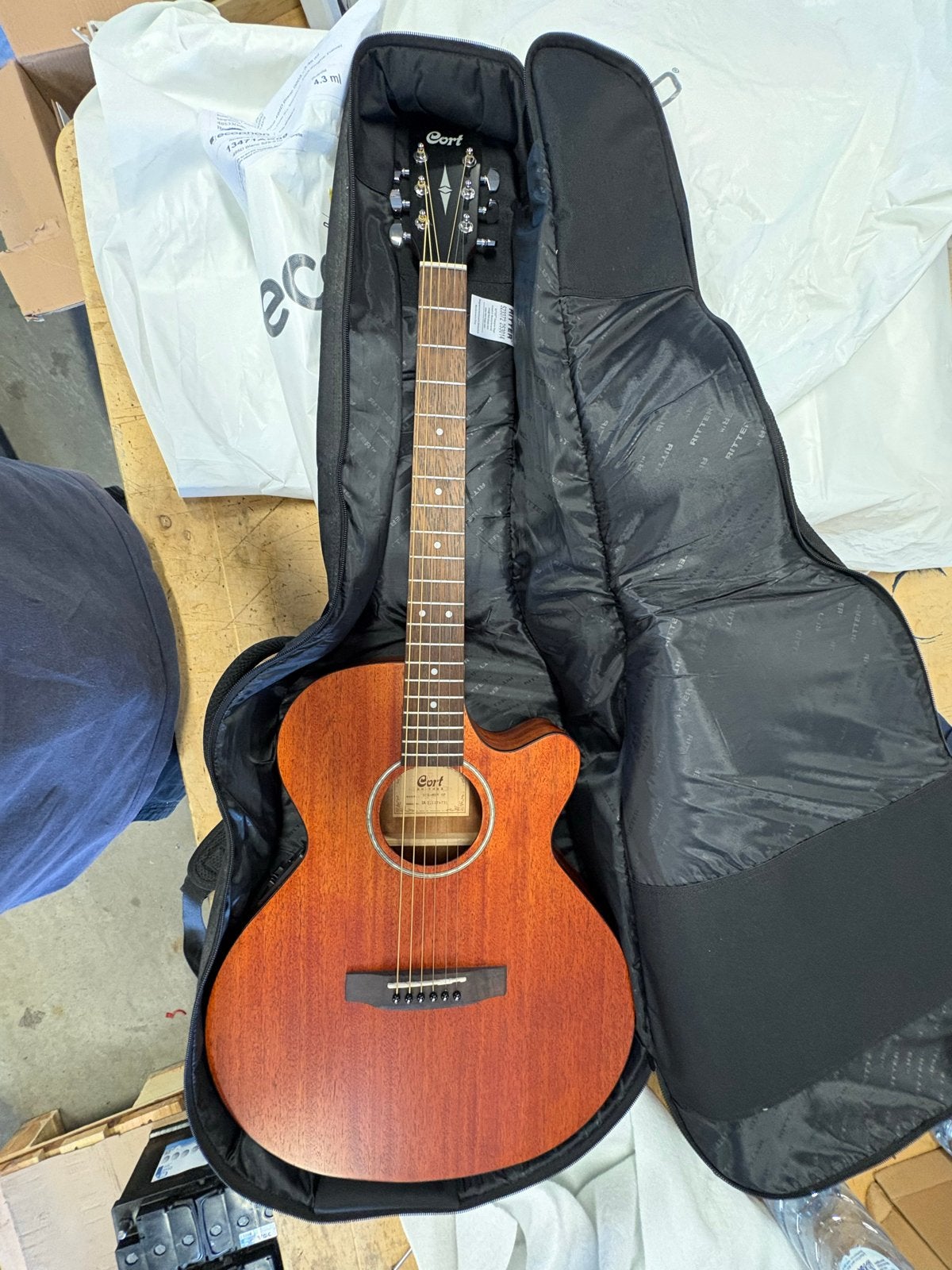 Cort SFX-MEM OP Westerngitaar met hoes, Ophalen, Zo goed als nieuw, Western- of Steelstringgitaar, Met (piezo-)element