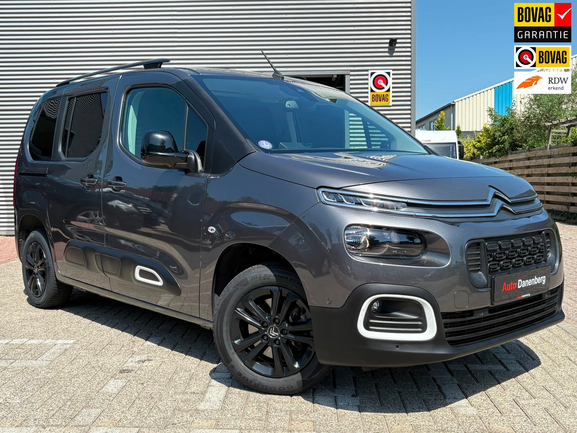 Citroen BERLINGO 1.2 PureTech Shine,Camera,Car-PlayAUTOMAAT,, Auto's, Dealer onderhouden, 1199 cc, Origineel Nederlands, Nieuw