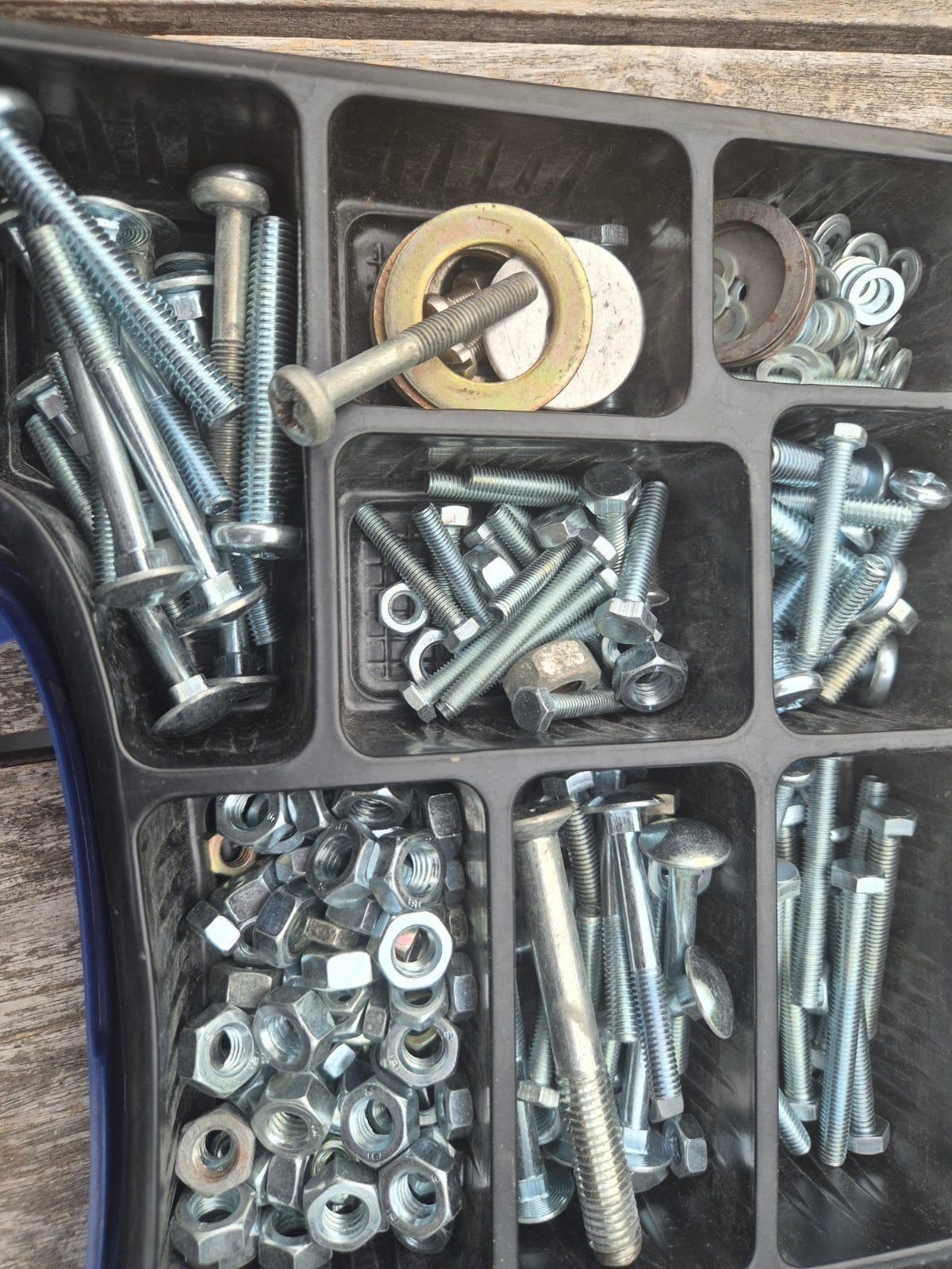 Assortiment bouten, moeren en schroeven in opbergdoos, Ophalen of Verzenden, Gebruikt, 50 tot 100 mm, Bouten of Moeren