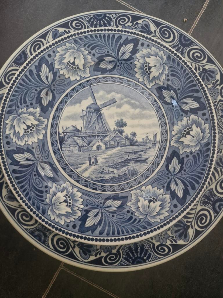 Mooi Delftsblauw sierbord met molen en bloemmotief, Antiek en Kunst, Antiek | Wandborden en Tegels, Ophalen
