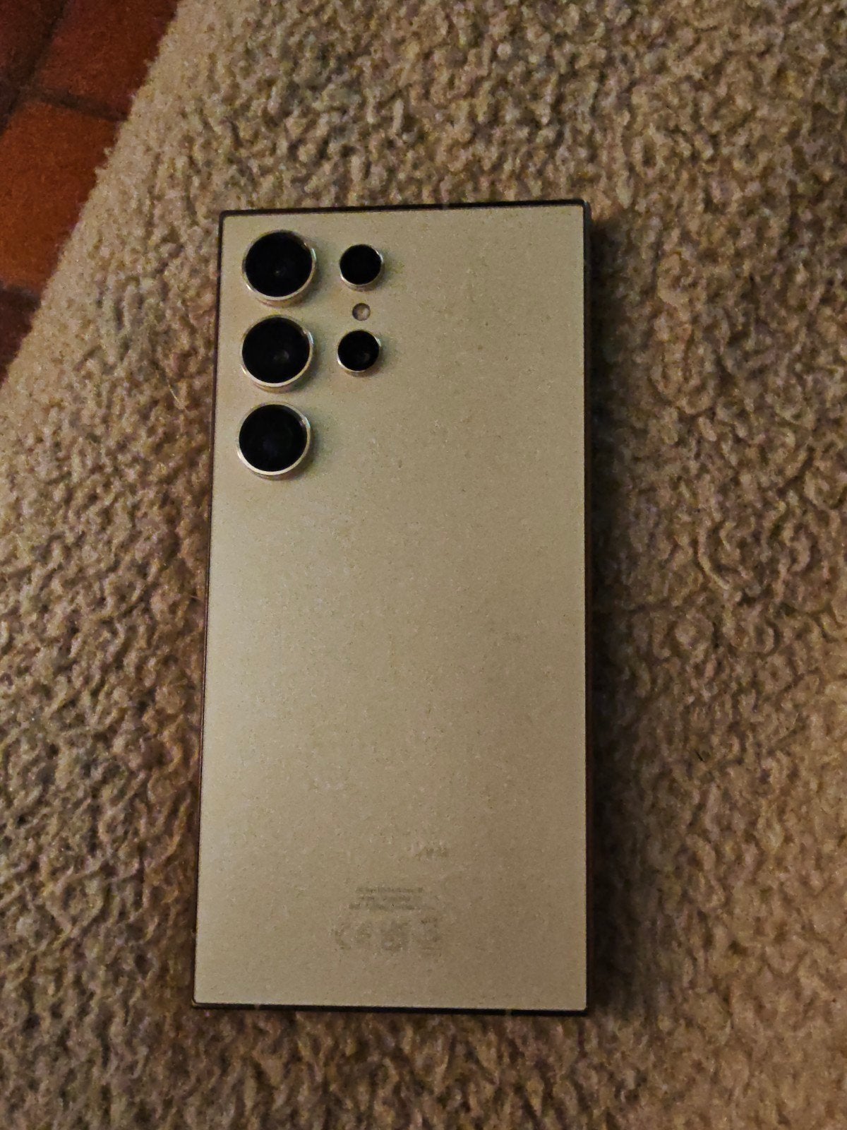 Foto 3 van Samsung S24 ultra kleur beige zgan