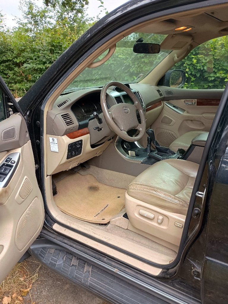 Toyota Landcruiser 5 pers 5 dr 3.0 D-4D AUT 2005 Zwart, Auto's, Dealer onderhouden, 1935 kg, Beige, 4 cilinders