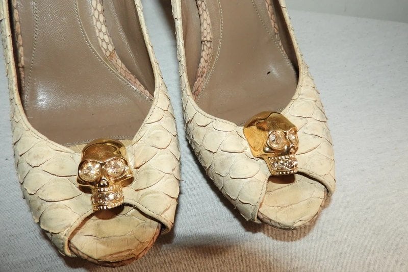 Alexander McQueen snake pumps gouden schedel steentjes, Pumps, Overige kleuren, Verzenden, Alexand McQueen