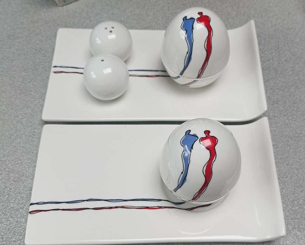 Servies set: 2 schalen, 2 eierdopjes, zout- en peperstel, Ophalen, Zo goed als nieuw, Porselein, Overige stijlen