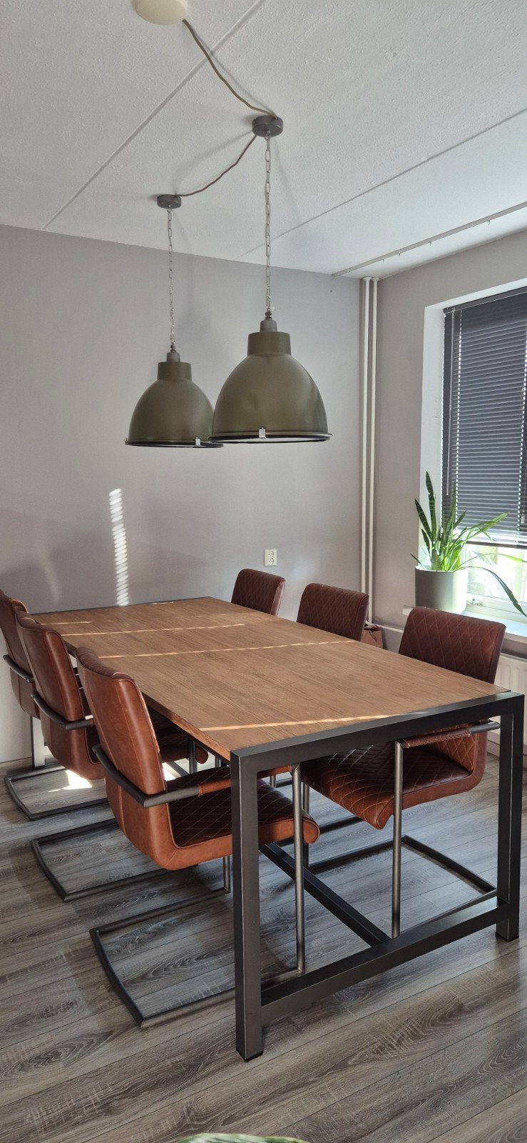 Pronto wonen - Robuuste eettafel met stalen frame, Huis en Inrichting, Tafels | Eettafels, Ophalen, 200 cm of meer, 50 tot 100 cm