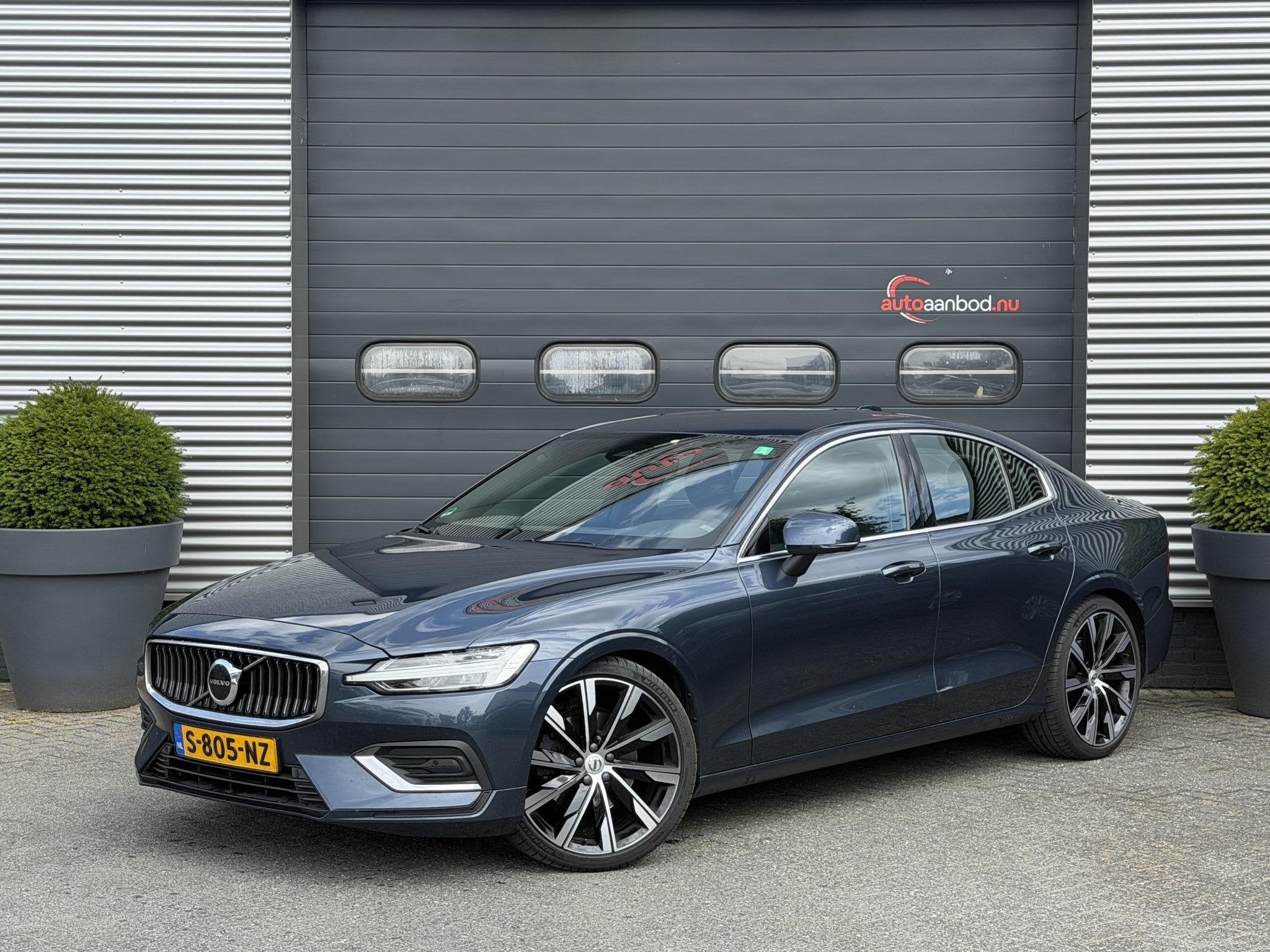Volvo S60 2.0 B4 Plus Bright | Camera | Navigatie | 20 Inch, Euro 6, 4 cilinders, 1969 cc, Blauw