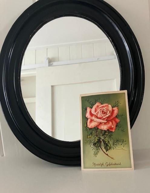 Oude ovalen spiegel vintage met zwarte lijst, Huis en Inrichting, Woonaccessoires | Spiegels, Minder dan 50 cm, Gebruikt, Ophalen of Verzenden