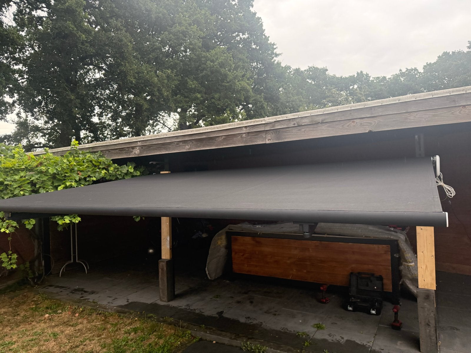 Knikarmscherm 3500x2450 zwart met Somfy motor nieuw, Ophalen, Elektrisch, Zo goed als nieuw, 150 tot 300 cm