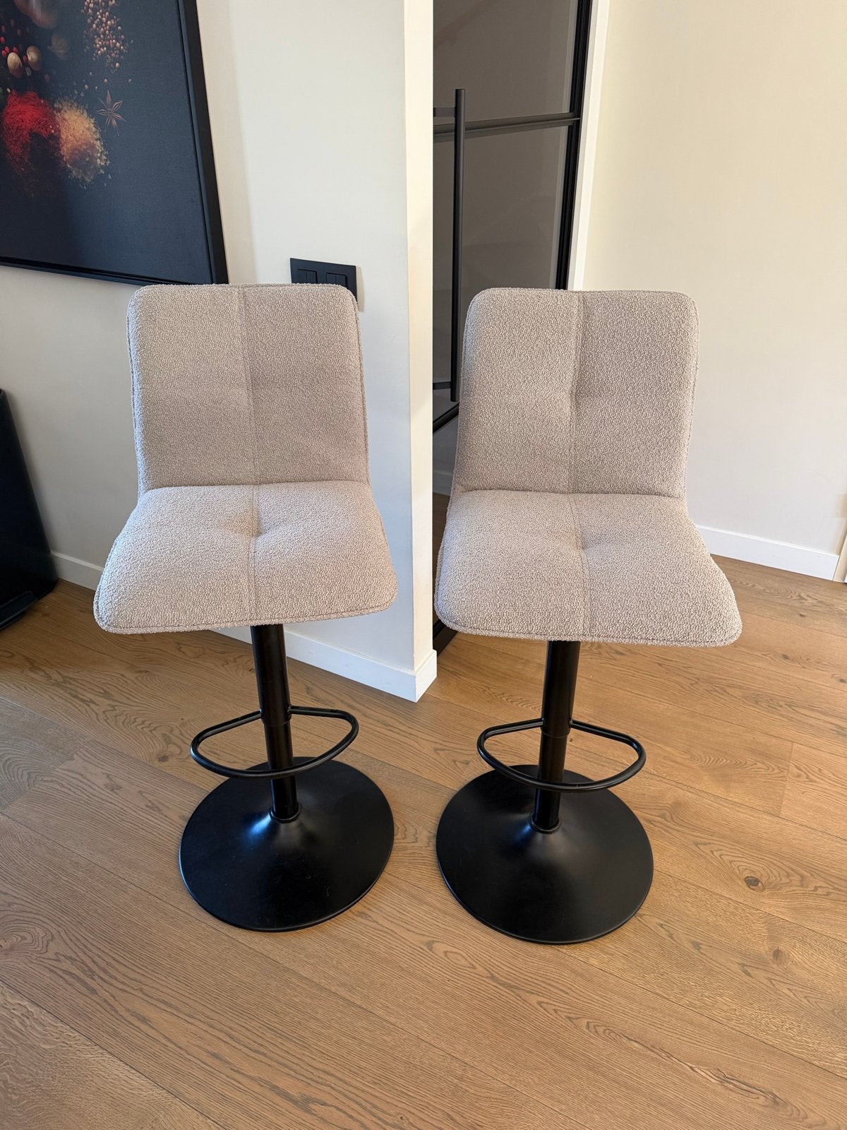 2x moderne barkrukken teddy stof beige, verstelbaar, Huis en Inrichting, Ophalen, Zo goed als nieuw, 90 cm of meer, 2 krukken