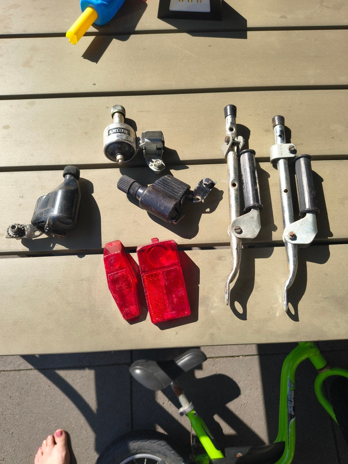 Diverse fietsspullen: dynamo's, achterlichten, standaarden, Fietsen en Brommers, Fietsaccessoires | Fietsverlichting, Ophalen of Verzenden
