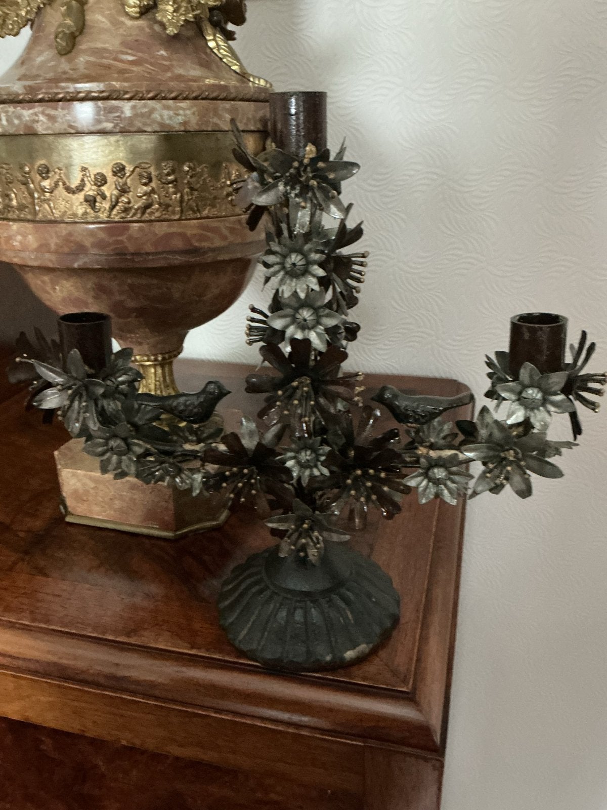 Antieke Kerk Kandelaar met Bloemen en Vogels, Ophalen of Verzenden, Overige materialen