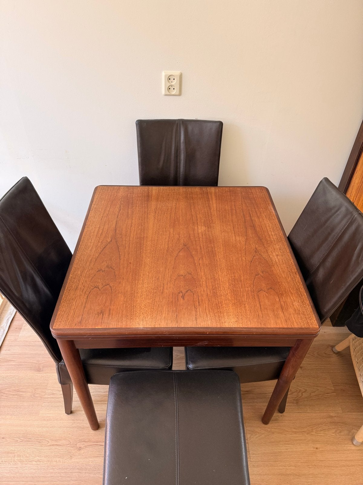 Uitschuifbare eettafel met 4 stoelen, Huis en Inrichting, Ophalen, Gebruikt, 100 tot 150 cm, 50 tot 100 cm