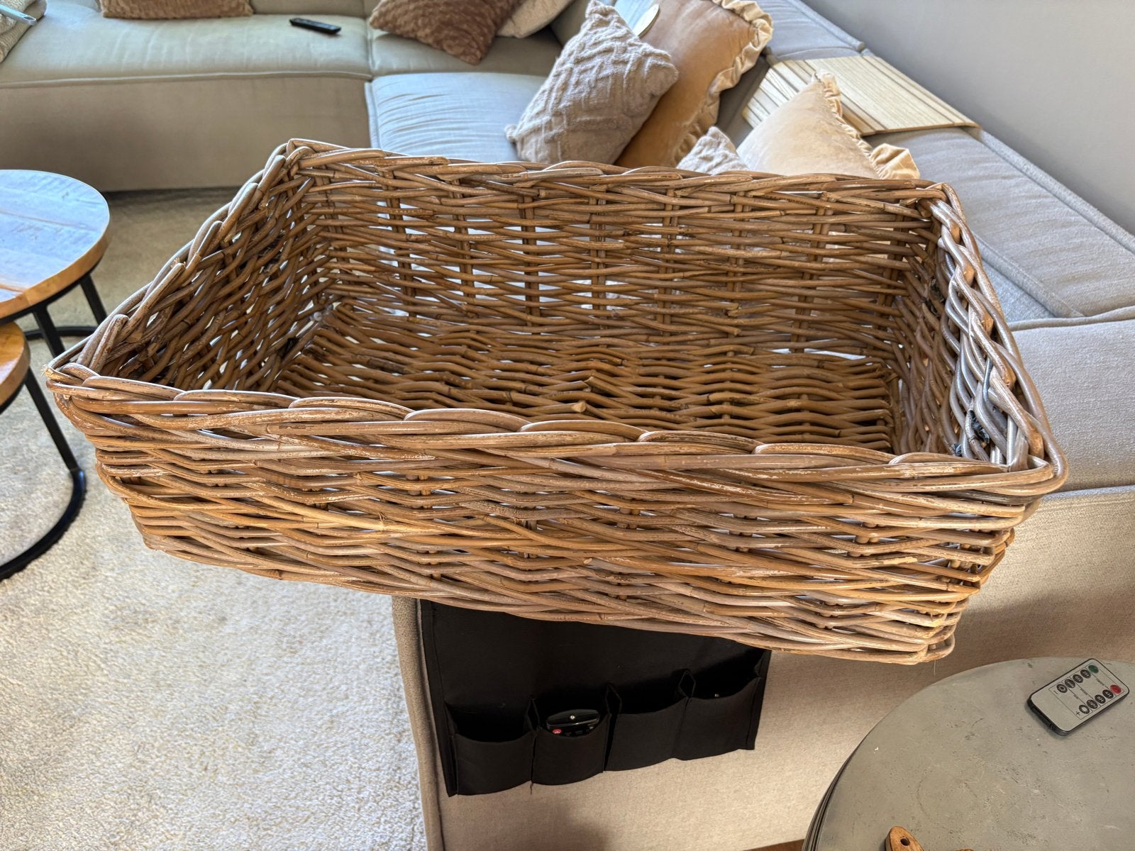 Grote rieten mand met handvatten, Huis en Inrichting, Ophalen, Gebruikt, Gevlochten, Mand