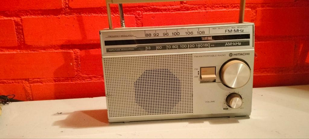 Vintage Hitachi portable radio, Ophalen of Verzenden, Gebruikt, Transistorradio