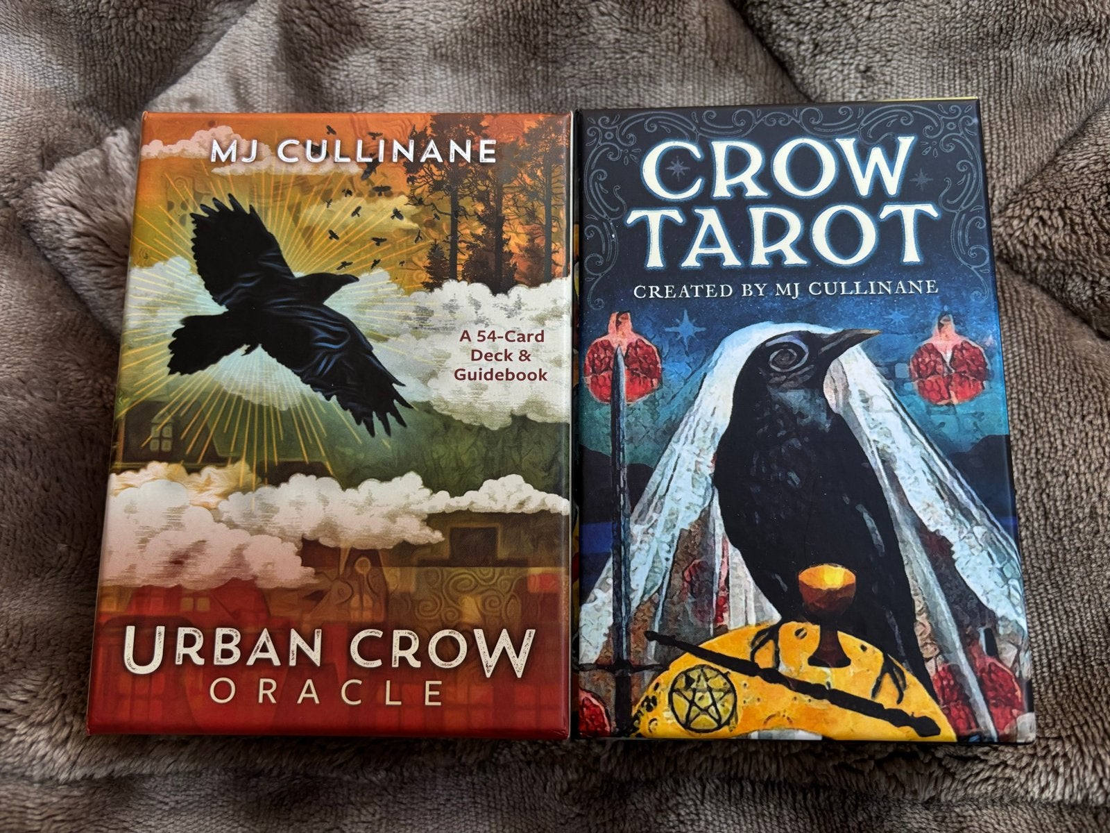 Crow Tarot & Urban Crow Oracle set - MJ Cullinane, Boeken, Ophalen of Verzenden, Zo goed als nieuw, Tarot of Kaarten leggen, Overige typen