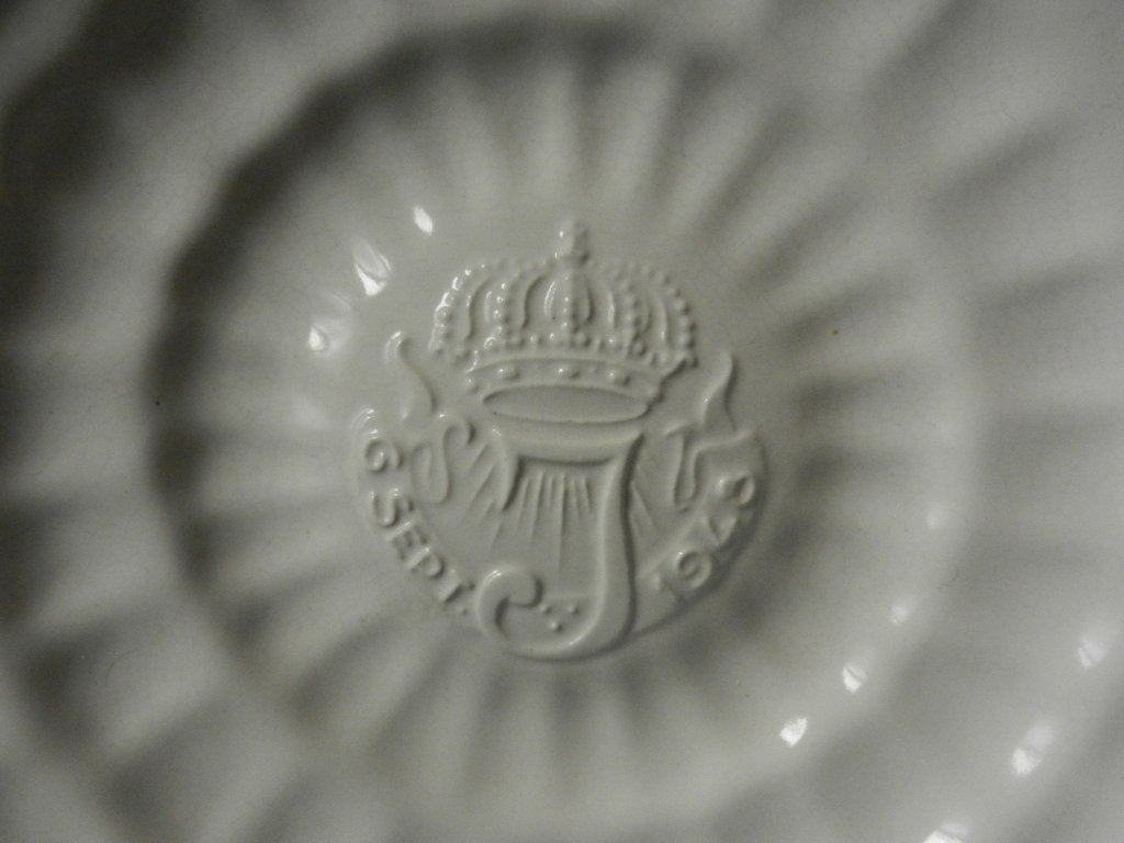 Witte schotel Porceleyne Fles Delft Inhuldiging Juliana 1948, Ophalen of Verzenden