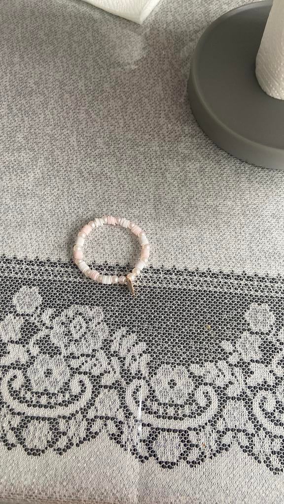 Kinder armbandje!, Overige materialen, Beige, Ophalen of Verzenden, Zo goed als nieuw