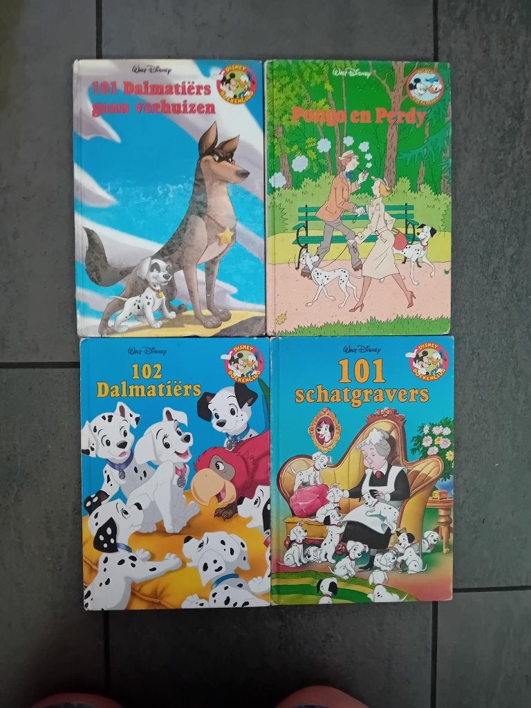 Disney Boekenclub boekjes 101 en 102 Dalmatiërs 4 delen, Verzamelen, Disney, Ophalen of Verzenden, Overige figuren, Gebruikt, Beeldje of Figuurtje