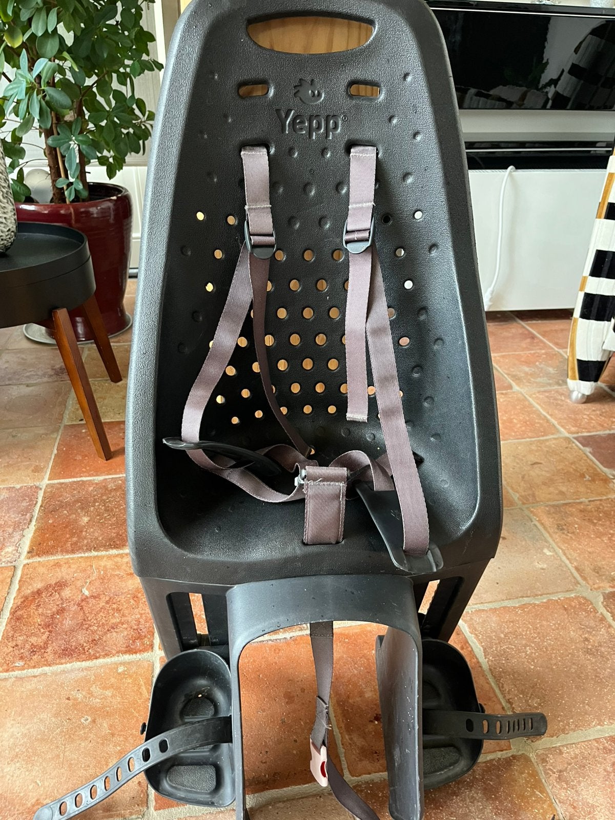 Yepp fietsstoeltje kleur antraciet achterzitje., Fietsen en Brommers, Ophalen, Achterzitje, 9 t/m 36 kg, Gebruikt