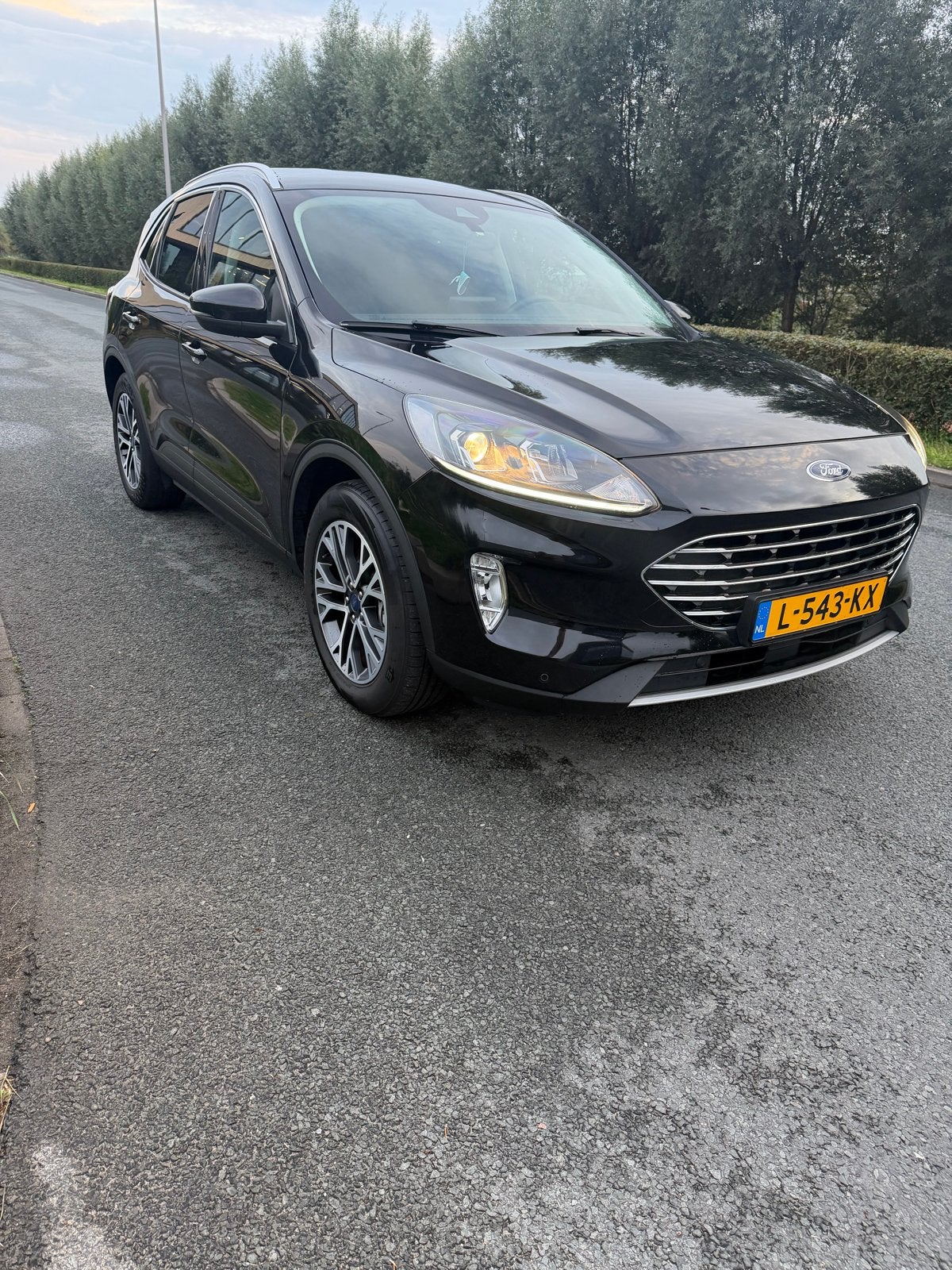 Foto 3 van Ford Kuga 2.5 Phev E-cvt 225pk 2021 Zwart