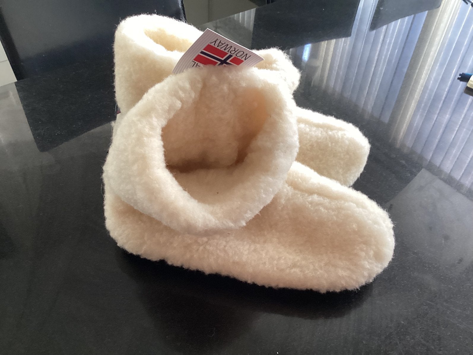 Sloffen, Noorse sloffen van merino wol , NIEUW, maat 43/44, Dieren en Toebehoren, Ophalen of Verzenden, Nieuw, Wol