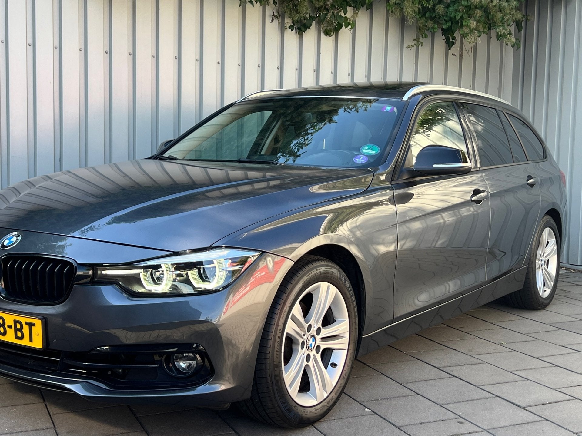 BMW 3-serie Touring 320i Edition Luxury Line Purity High Exe, Automaat, 4 cilinders, Verwarmde buitenspiegels, 184 pk