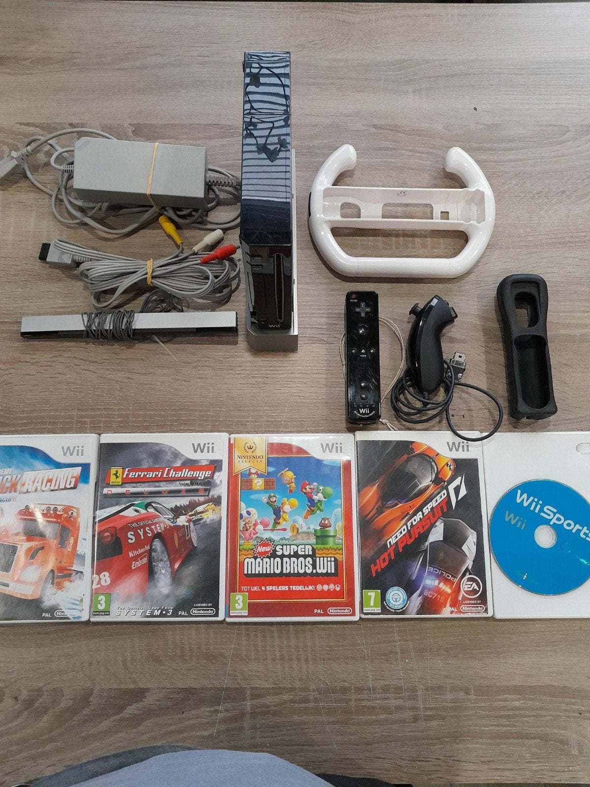 Zwarte Nintendo Wii met spelletjes., Ophalen of Verzenden, Gebruikt, Met 1 controller, Met stuurtje