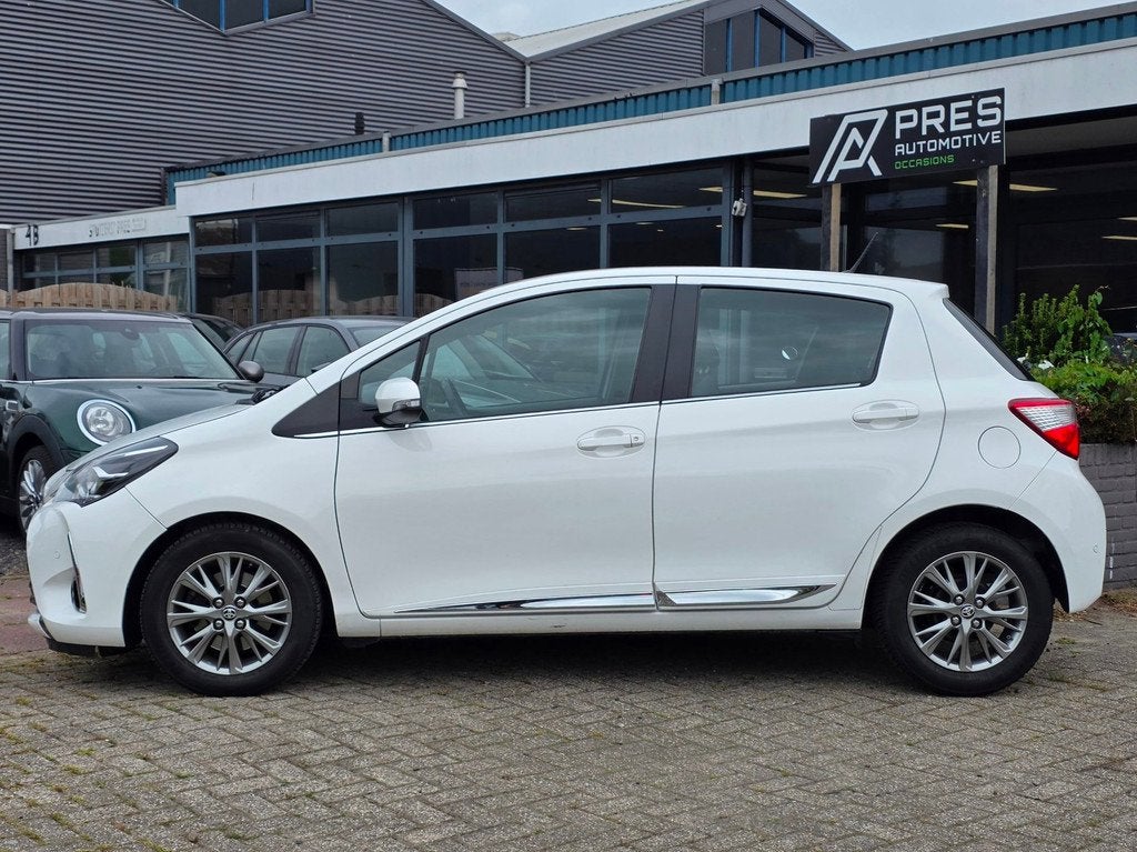 Toyota Yaris 1.5 VVT-i Executive |AUTOMAAT|CLIMA|CRUISE|NAVI, Auto's, Toyota, Euro 6, 4 cilinders, Wit, Origineel Nederlands