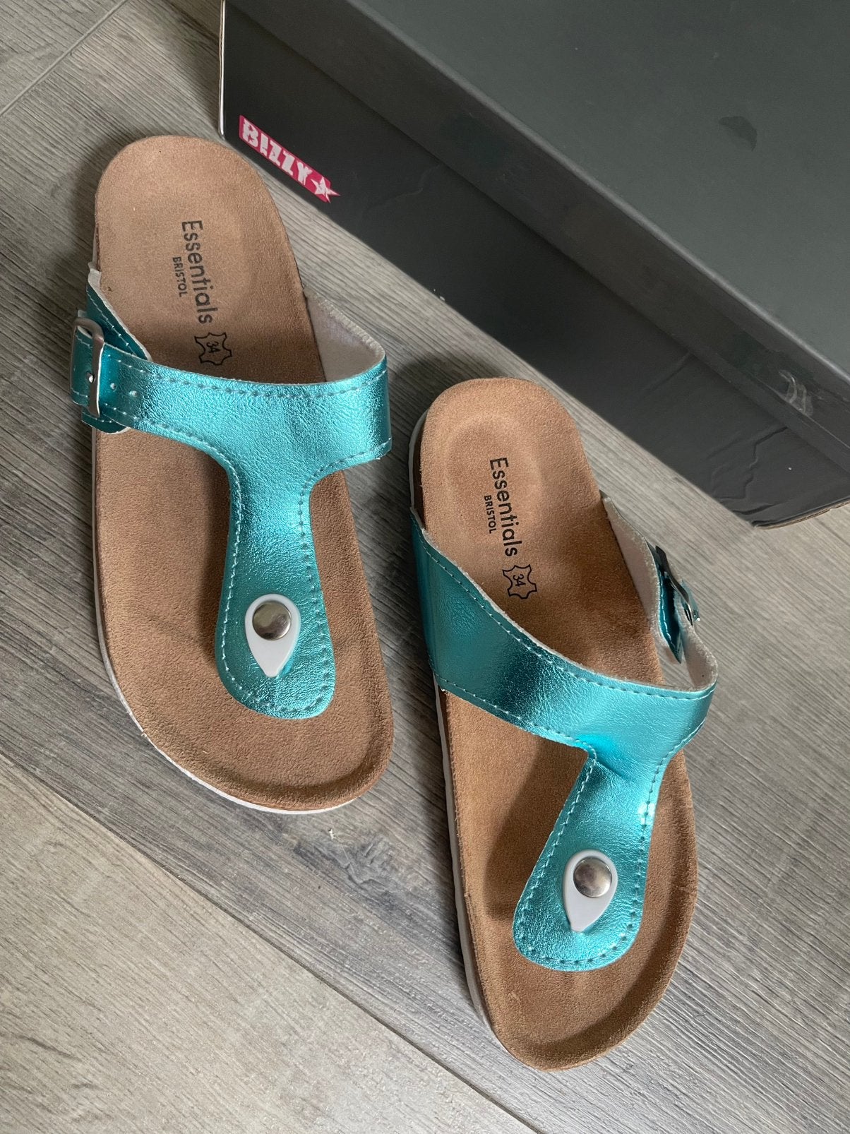 Slippers maat 34 nieuw, Ophalen of Verzenden, Zo goed als nieuw, Meisje, Overige typen